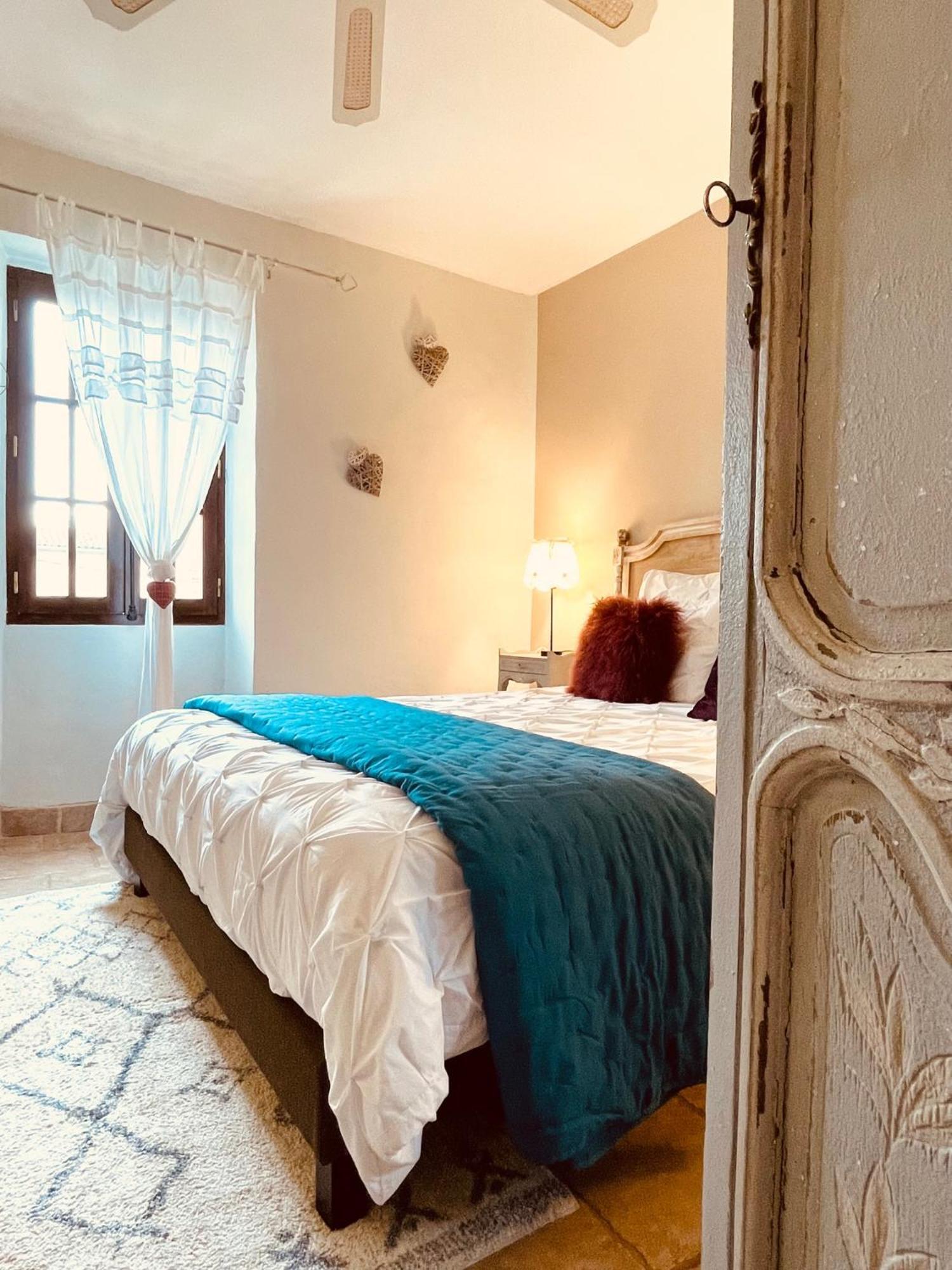 B&B Temps Suspendu Provence Pernes-les-Fontaines Værelse billede
